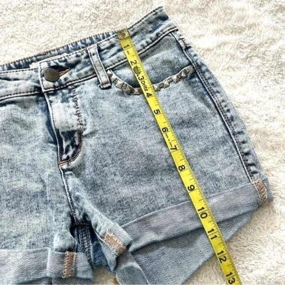 Woman's Acid Wash Studded Mid-Rise Denim Shorts 4 - Picture 1 of 1